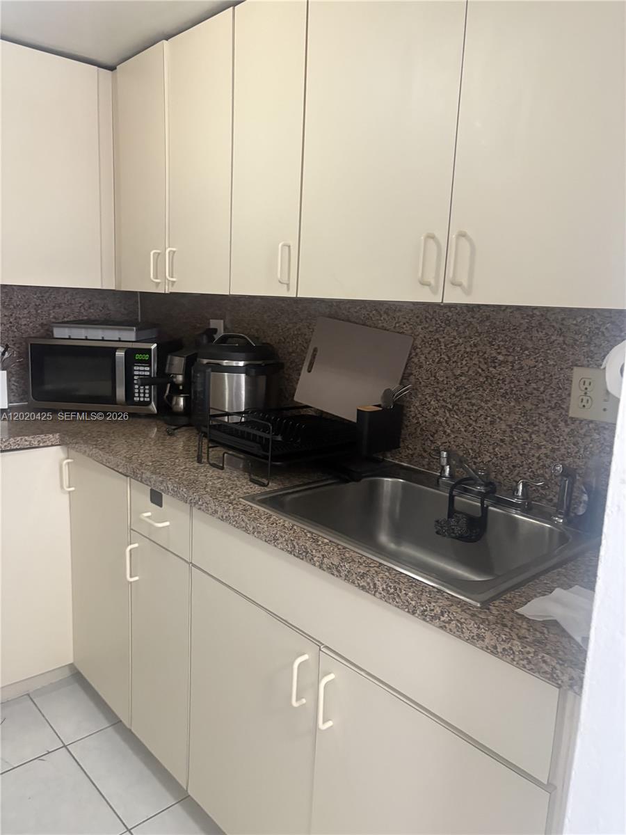 WESTLAND MANORS EAST COND - Residential