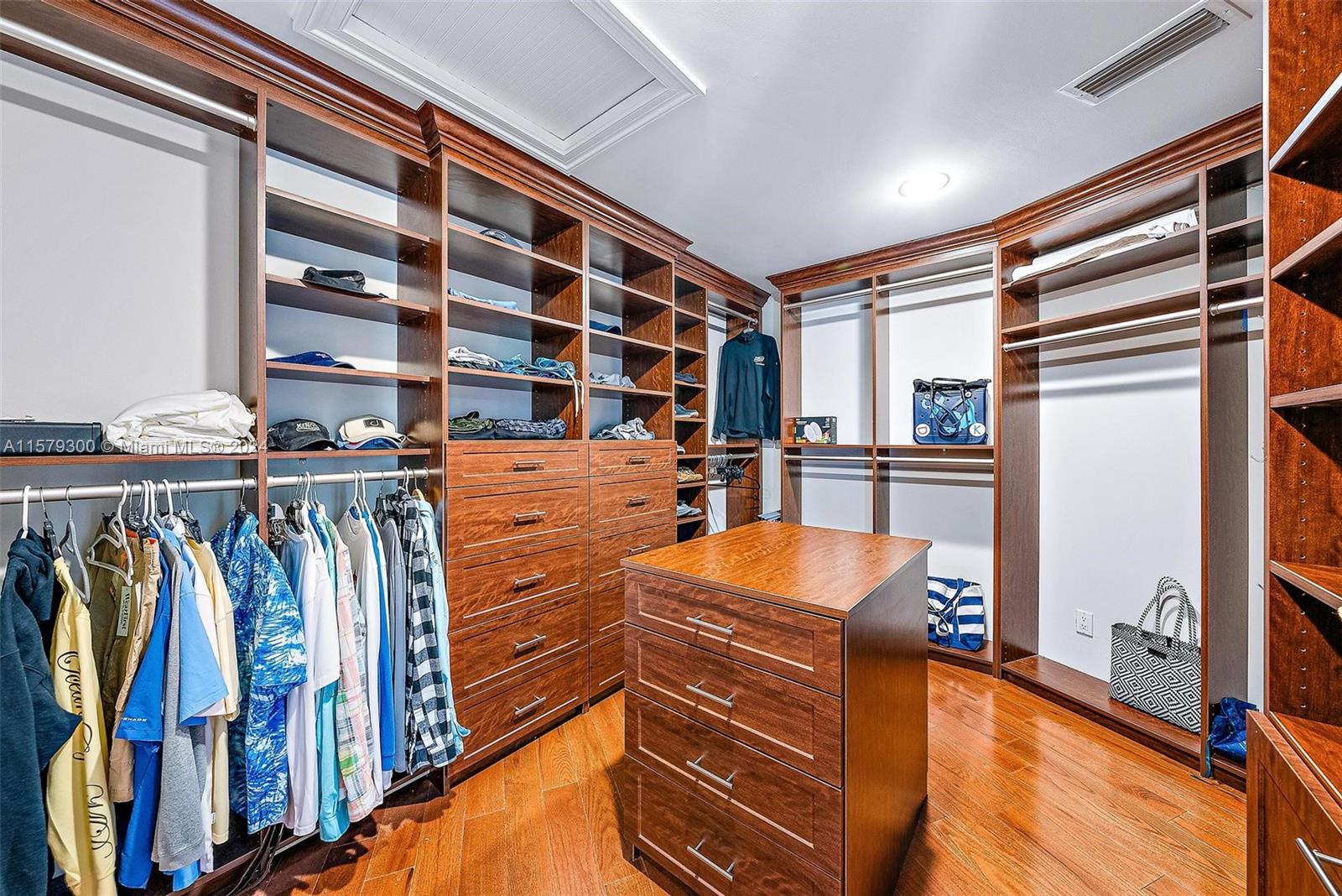 ROYAL HARBOR - Residential