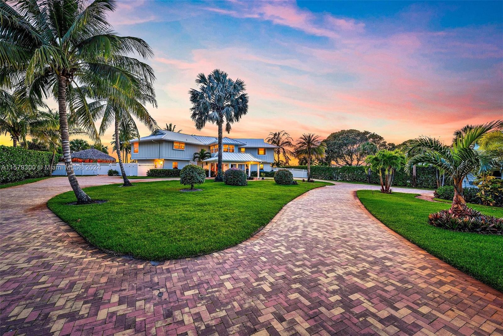 ROYAL HARBOR - Residential
