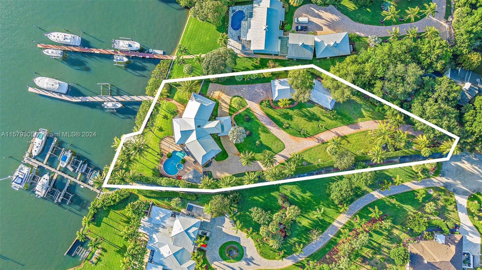 ROYAL HARBOR - Residential