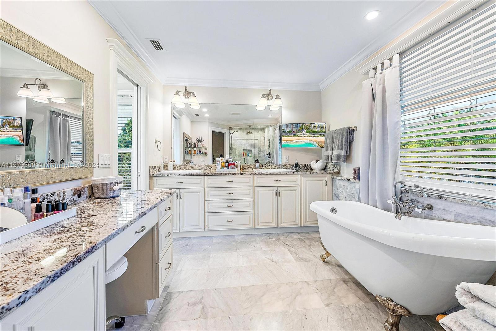 ROYAL HARBOR - Residential
