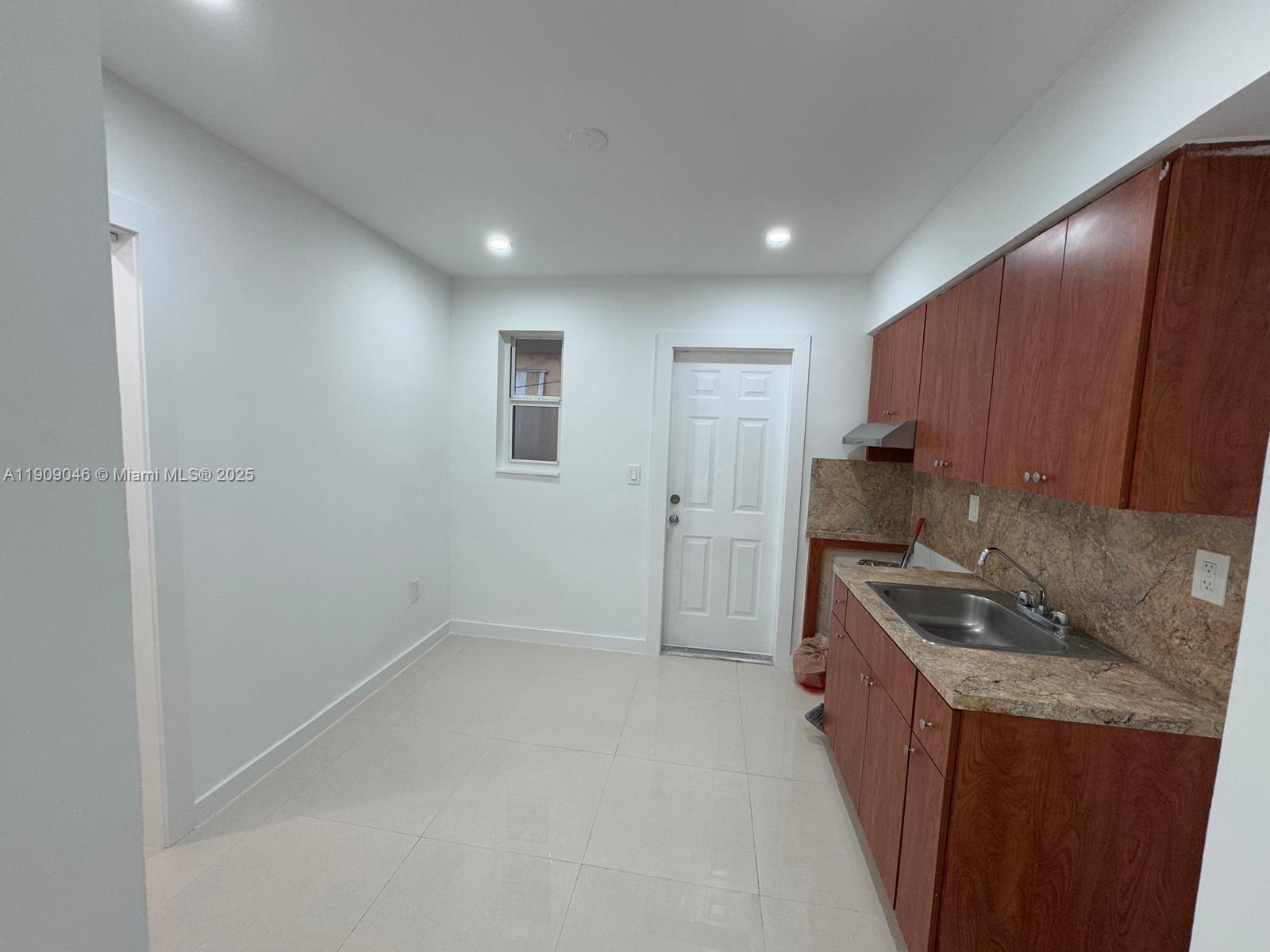 BUENA VISTA GARDENS - Residential Lease