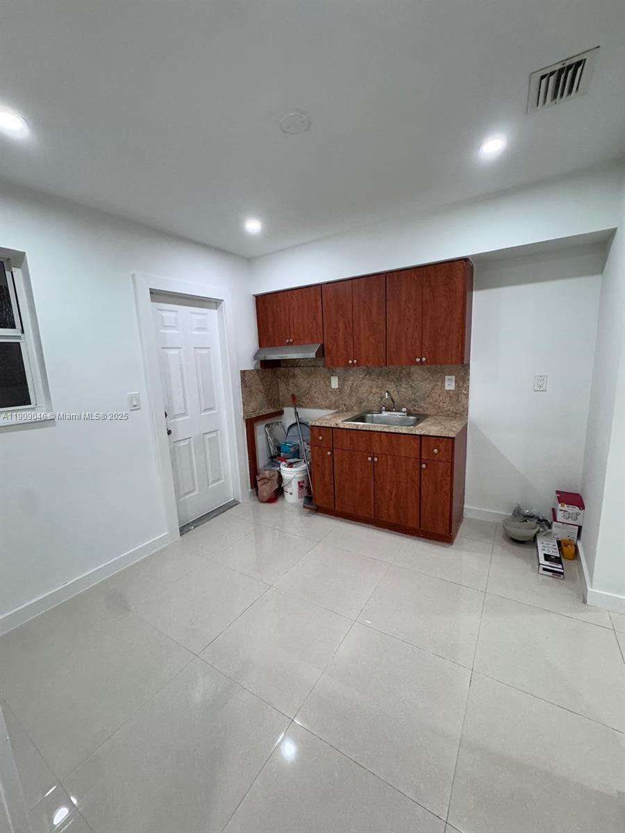 BUENA VISTA GARDENS - Residential Lease