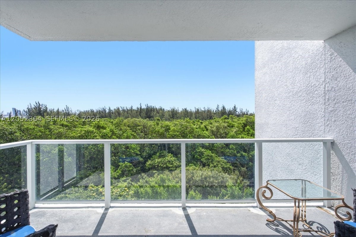 THE OAKS I CONDO - Residential Lease