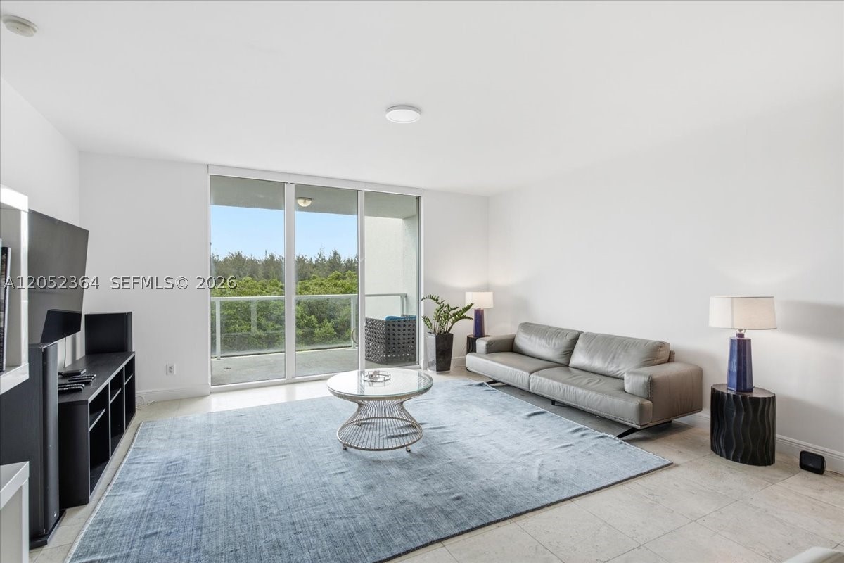 THE OAKS I CONDO - Residential Lease