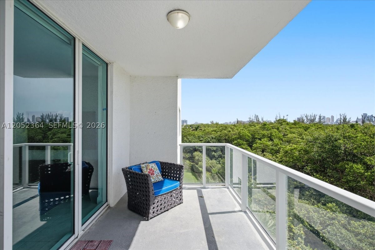THE OAKS I CONDO - Residential Lease