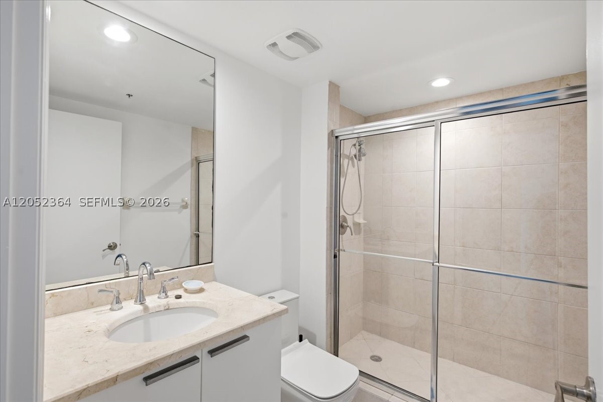 THE OAKS I CONDO - Residential Lease