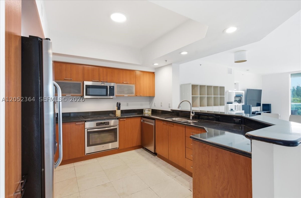 THE OAKS I CONDO - Residential Lease