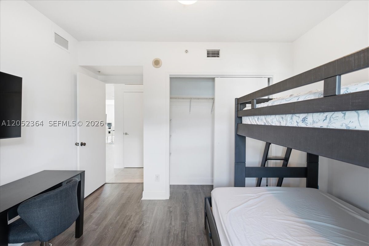 THE OAKS I CONDO - Residential Lease