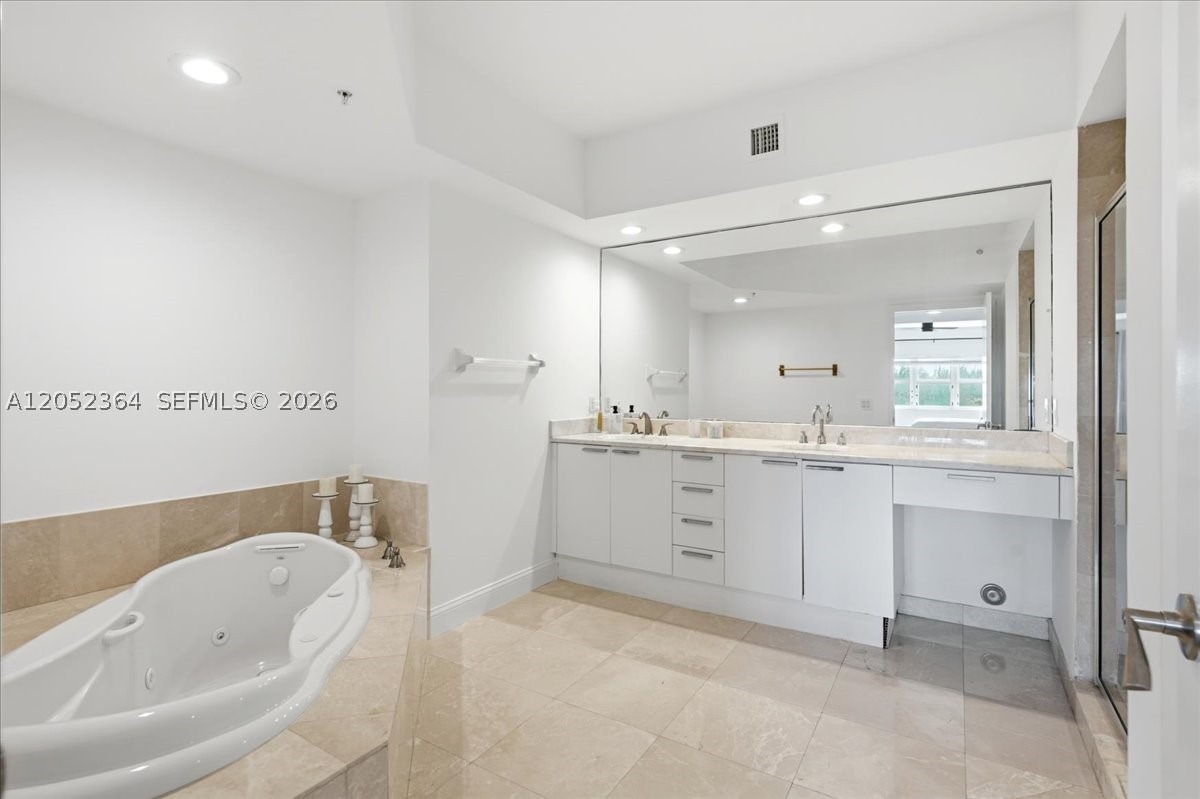 THE OAKS I CONDO - Residential Lease