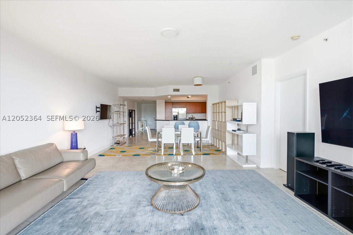THE OAKS I CONDO - Residential Lease
