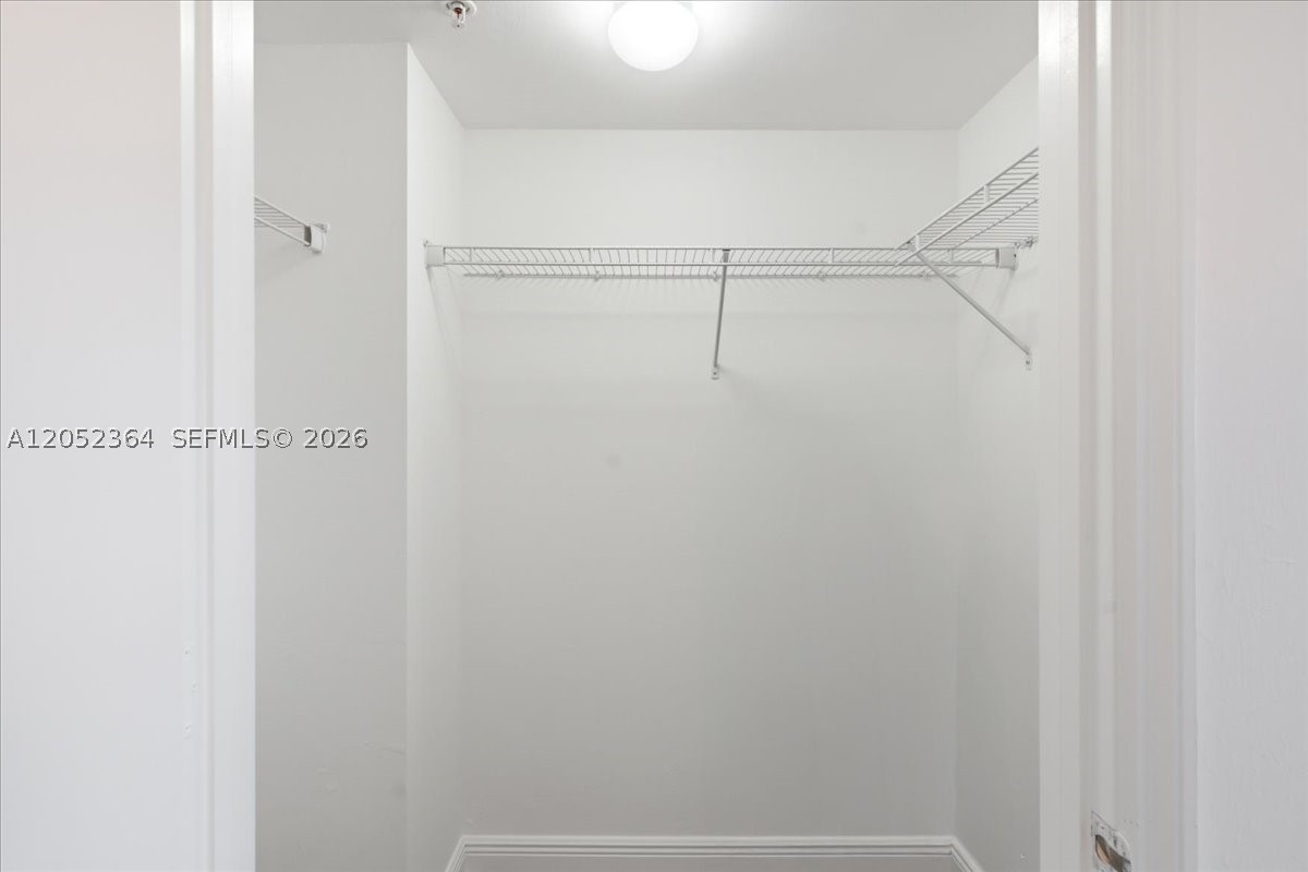 THE OAKS I CONDO - Residential Lease