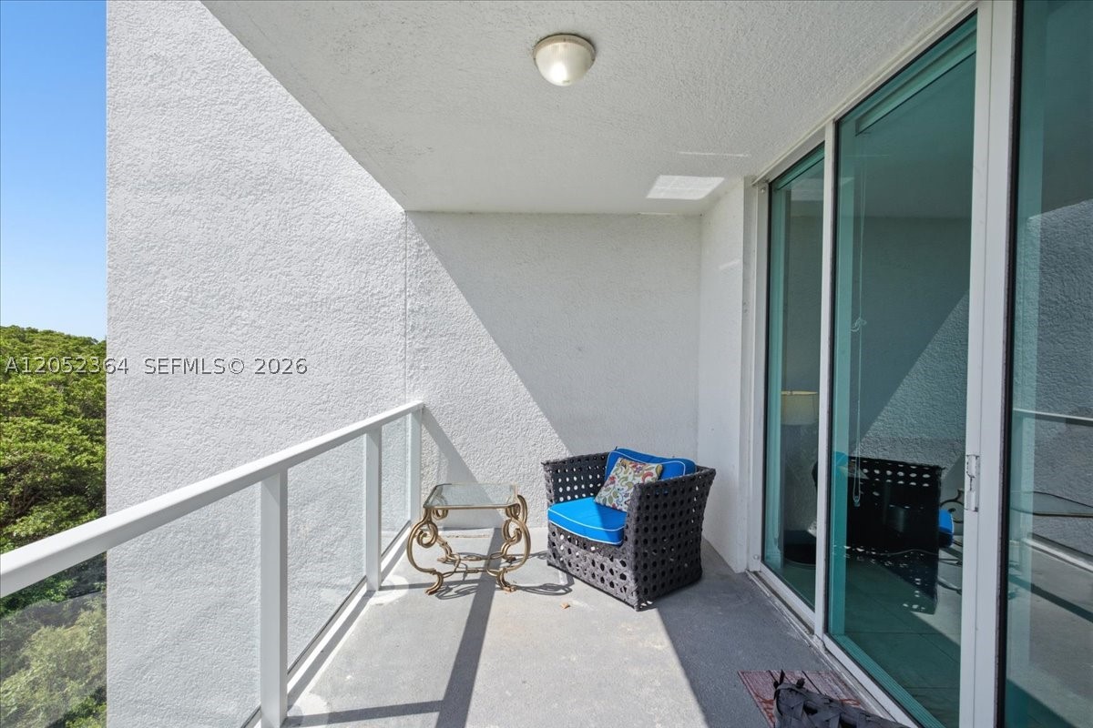 THE OAKS I CONDO - Residential Lease