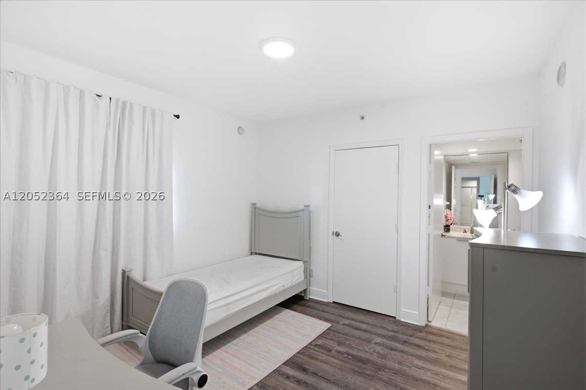 THE OAKS I CONDO - Residential Lease