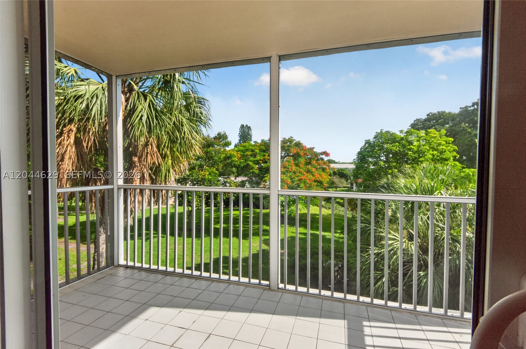 BRIARWOOD CLUB CONDO 4 - Residential