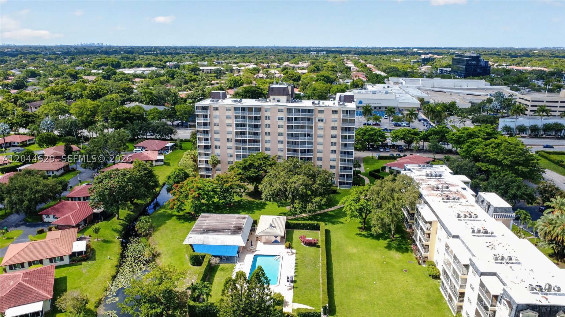 BRIARWOOD CLUB CONDO 4 - Residential