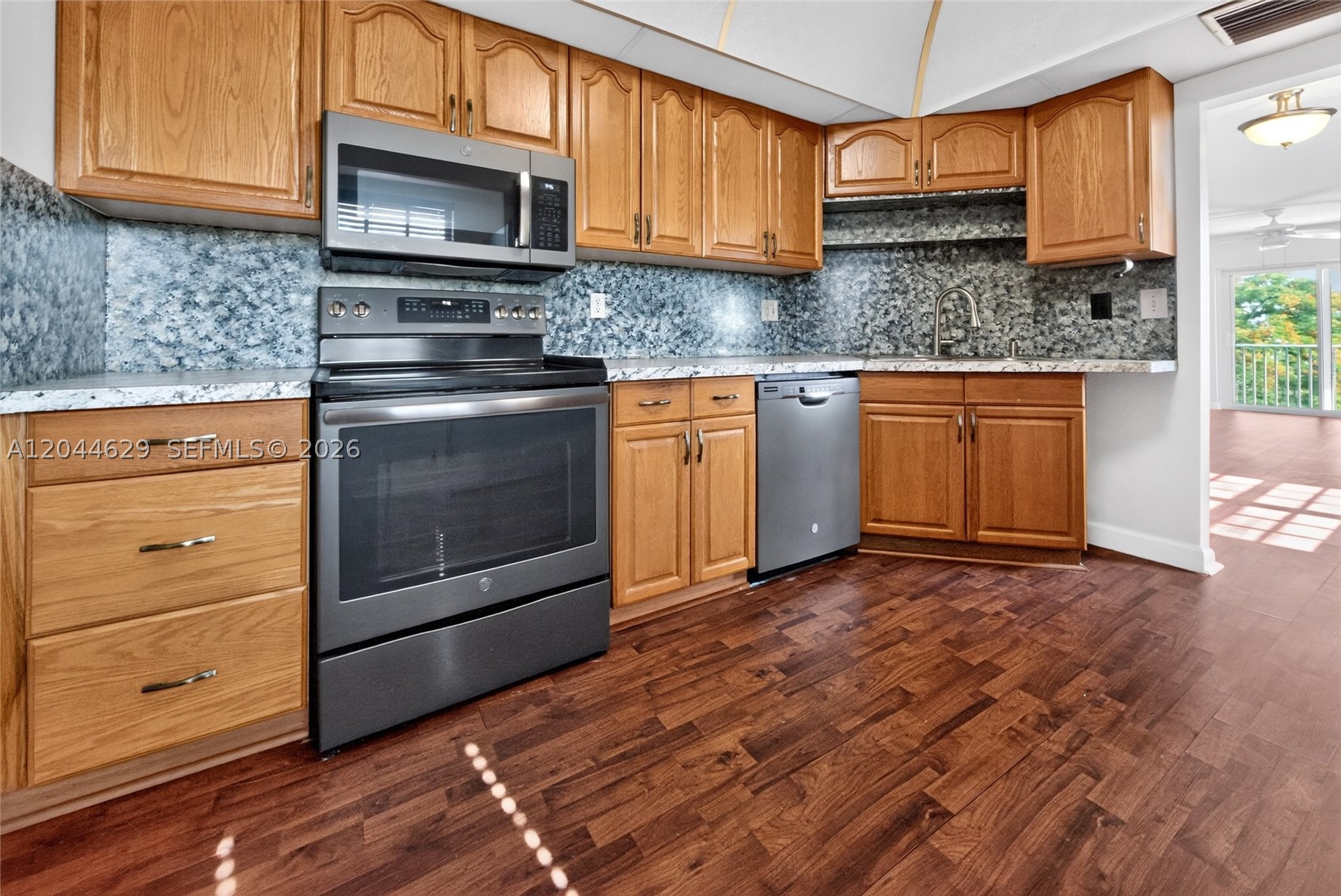 BRIARWOOD CLUB CONDO 4 - Residential