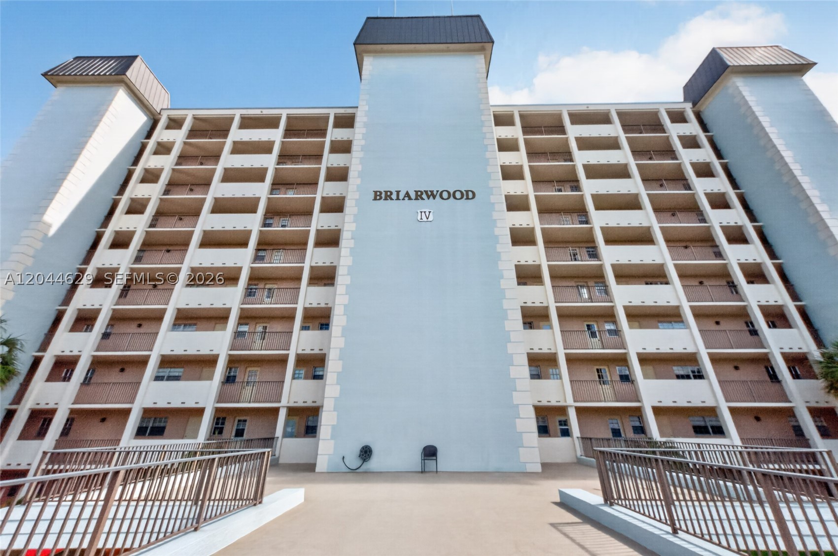 BRIARWOOD CLUB CONDO 4 - Residential