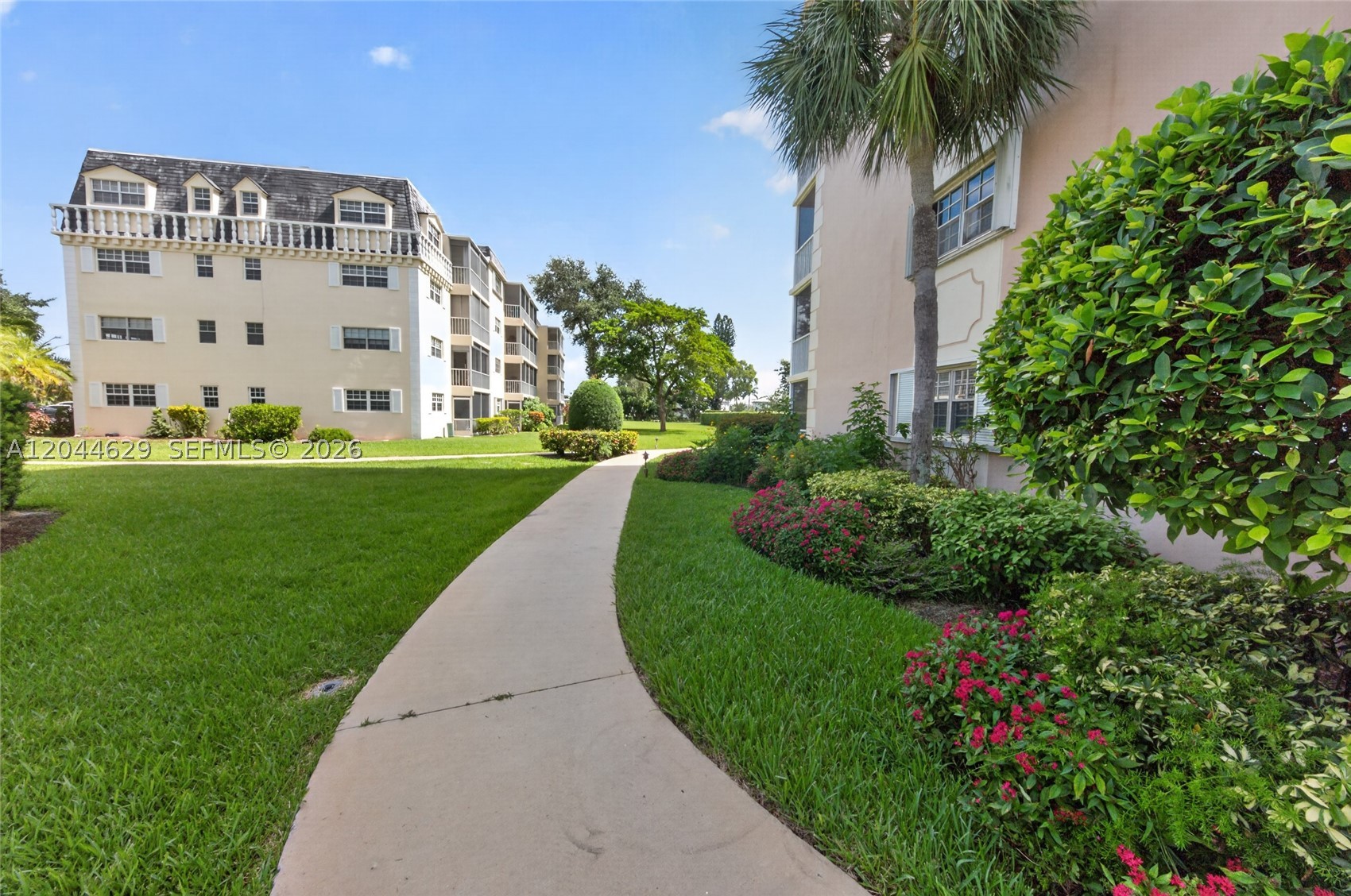 BRIARWOOD CLUB CONDO 4 - Residential