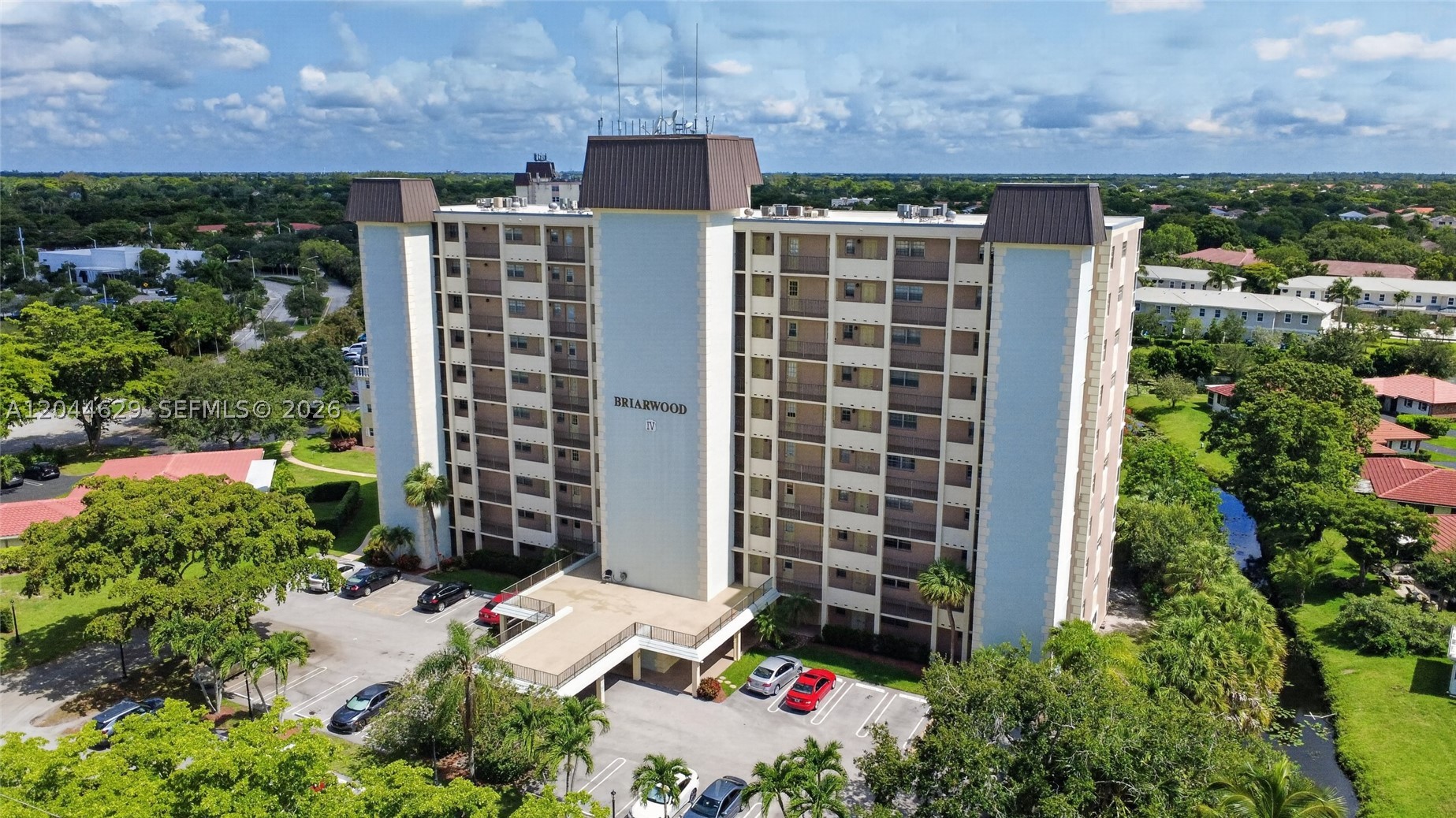 BRIARWOOD CLUB CONDO 4 - Residential