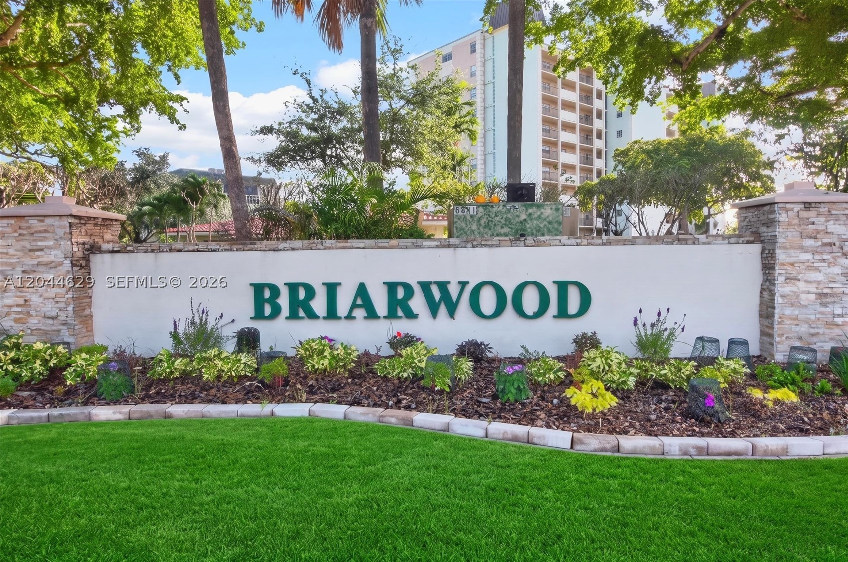 BRIARWOOD CLUB CONDO 4 - Residential