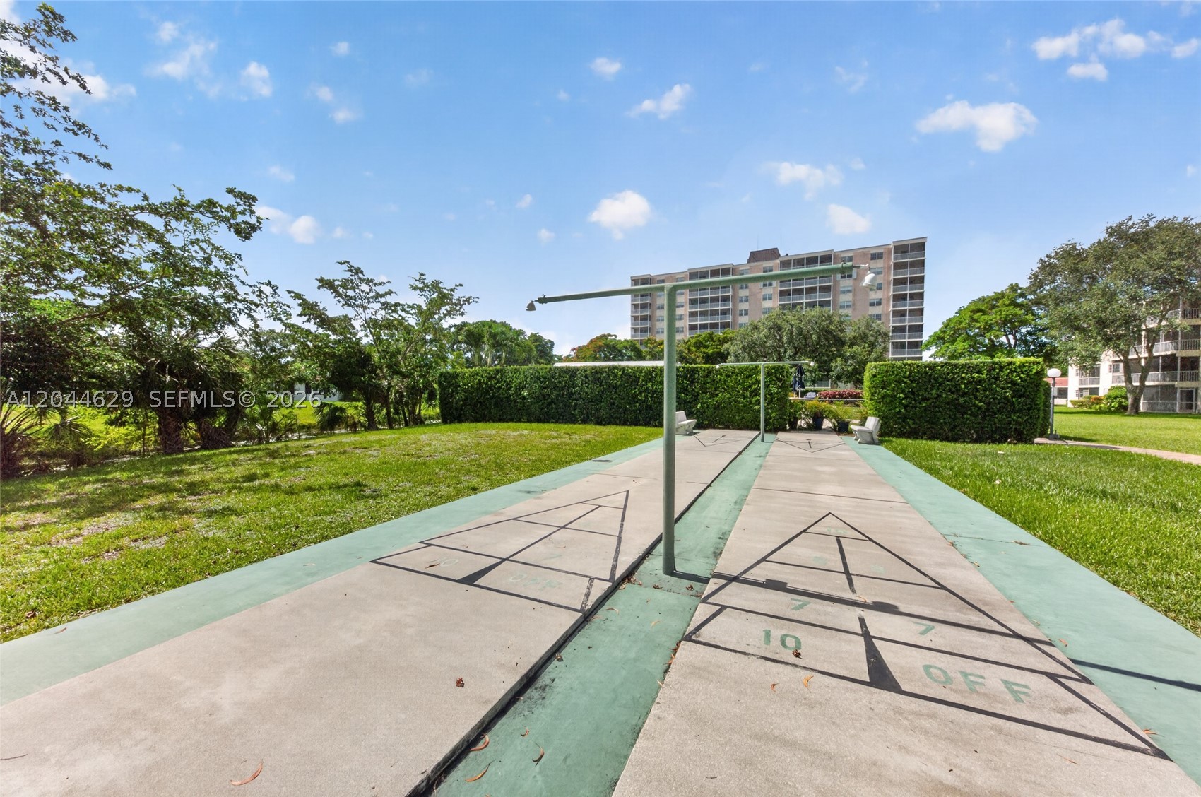 BRIARWOOD CLUB CONDO 4 - Residential