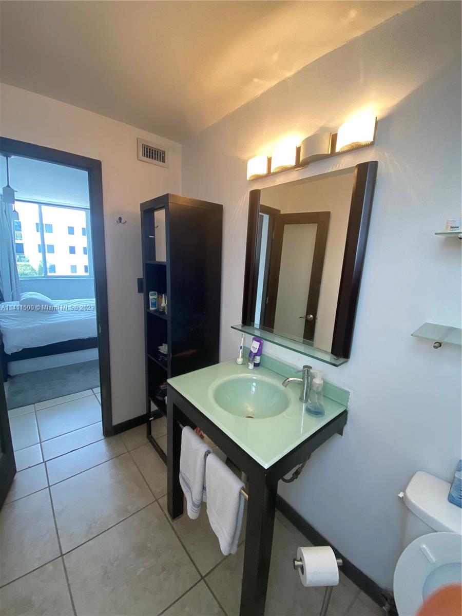 LINCOLN PALACE CONDO - Residential Lease