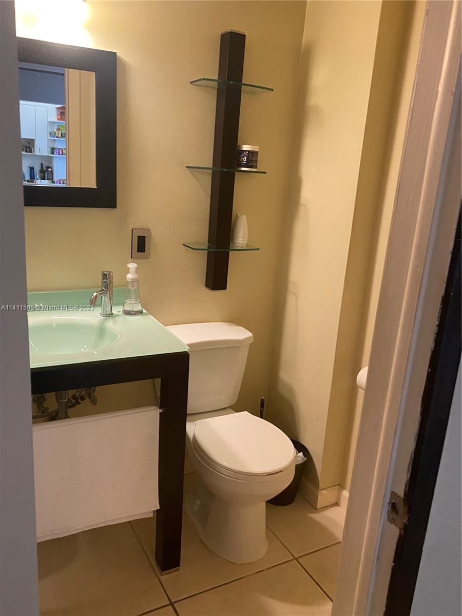 LINCOLN PALACE CONDO - Residential Lease