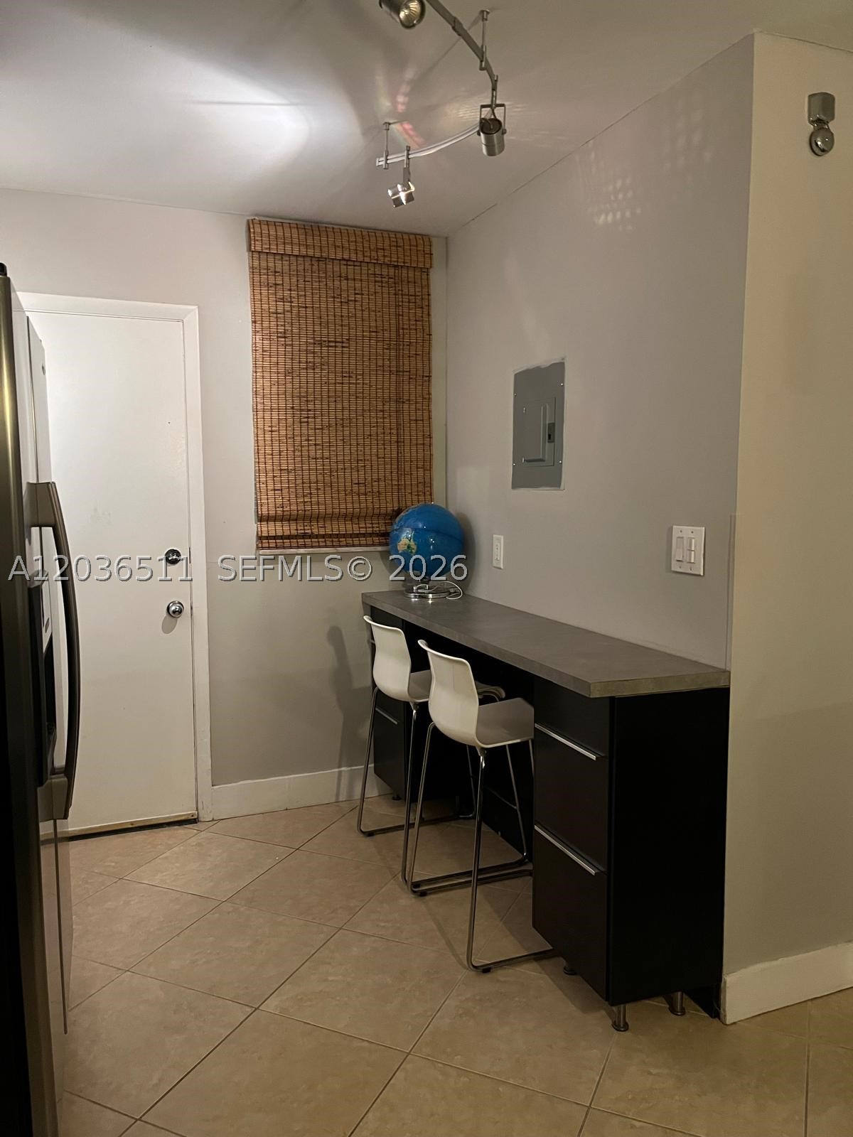JADE WINDS GROUP - - Residential Lease