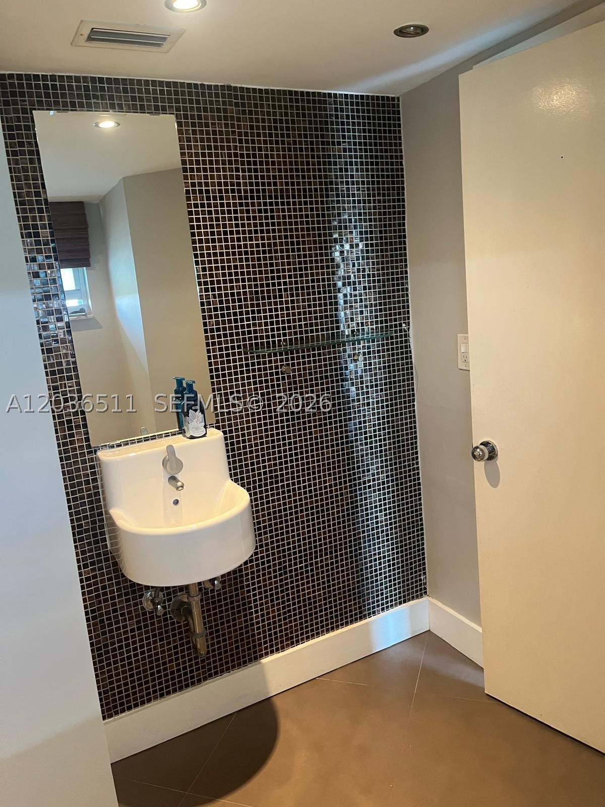 JADE WINDS GROUP - - Residential Lease