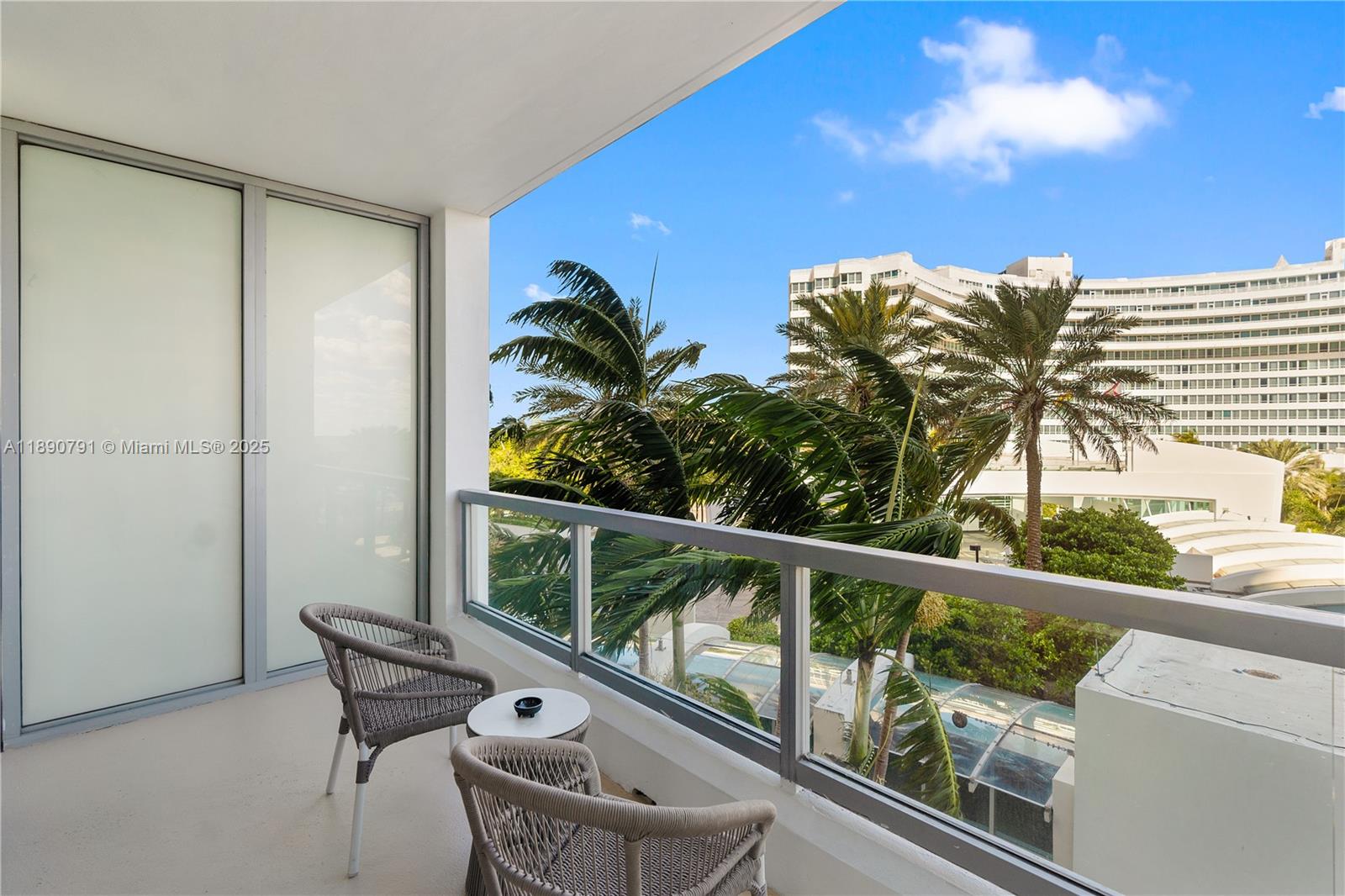 FONTAINEBLEAU III - Residential