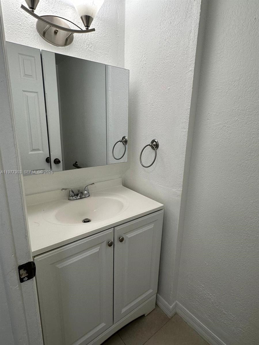 CAMBRIDGE CONDO - Residential Lease