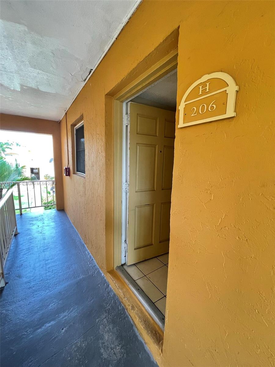 VENETIAN GARDENS AT COUNT - Residential Lease