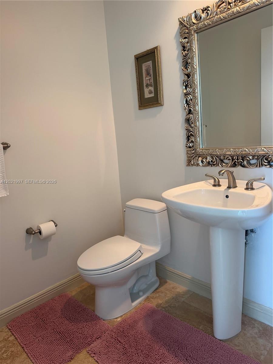 DUO CONDOMINIUM EAST - Residential