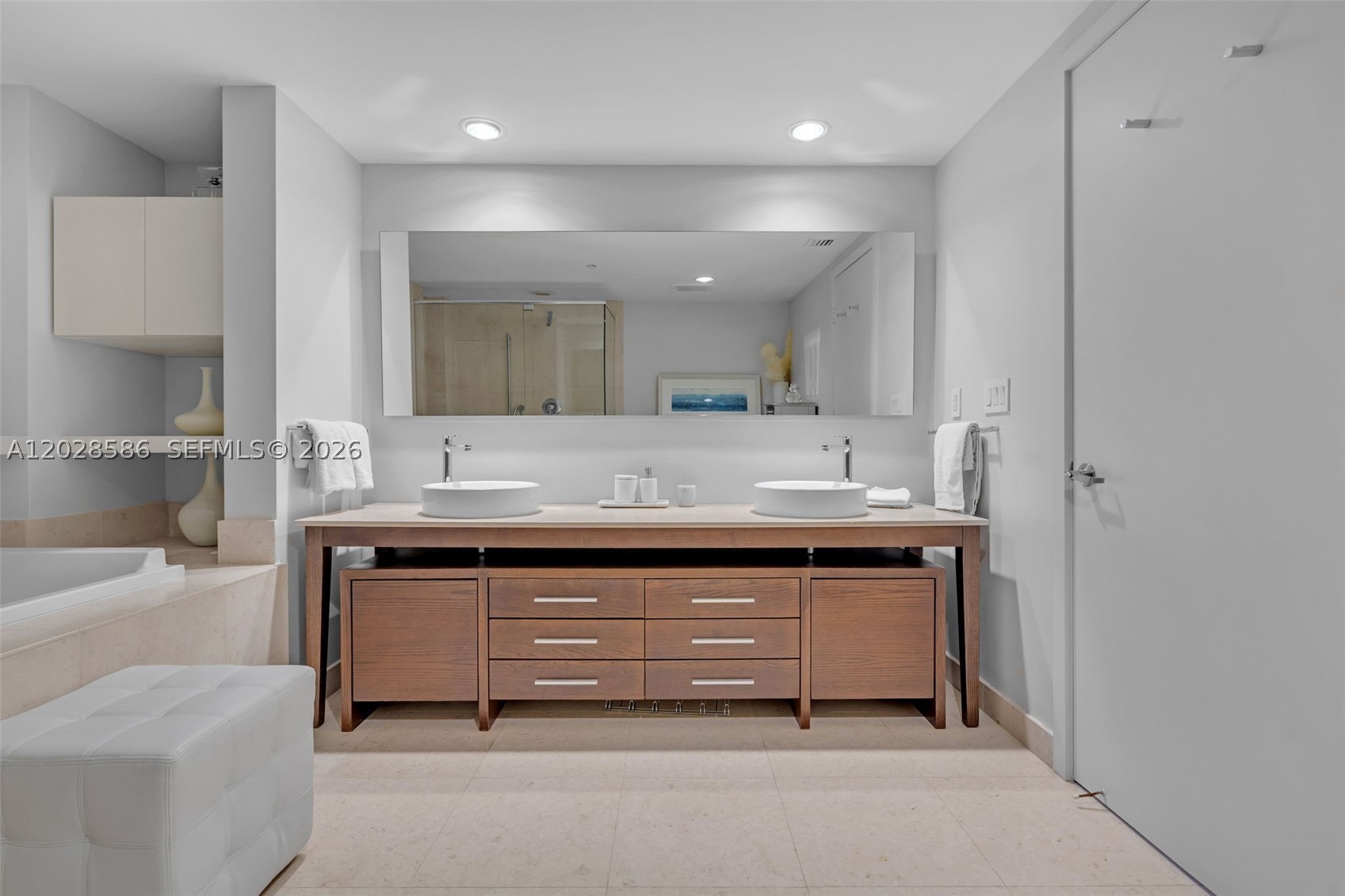 ICONBRICKELL CONDO NO 1 - Residential