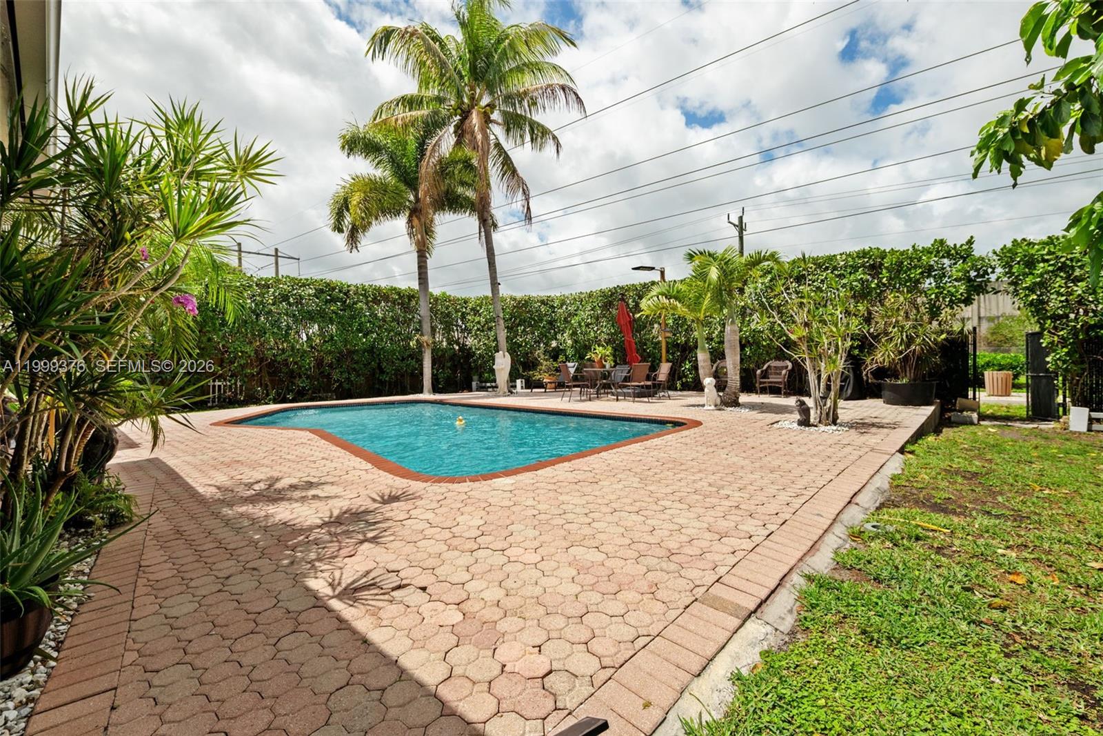 LAUDERDALE GOLF ESTATES - Residential