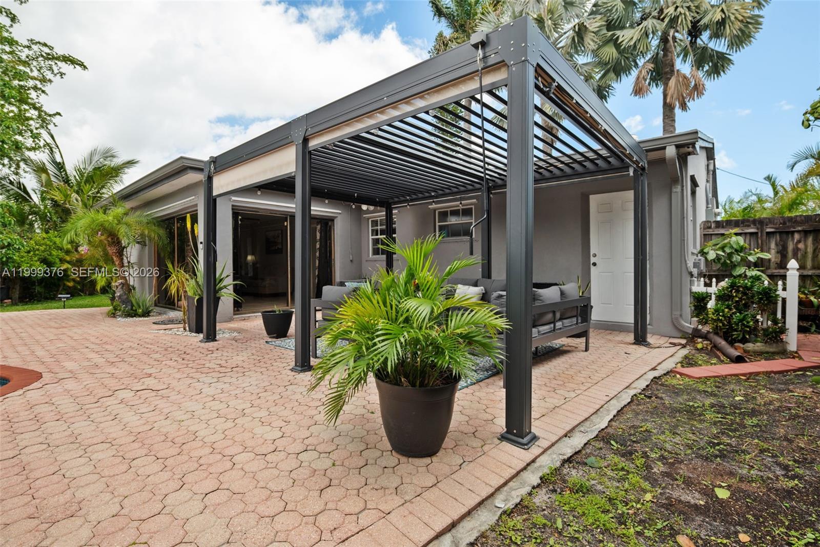 LAUDERDALE GOLF ESTATES - Residential