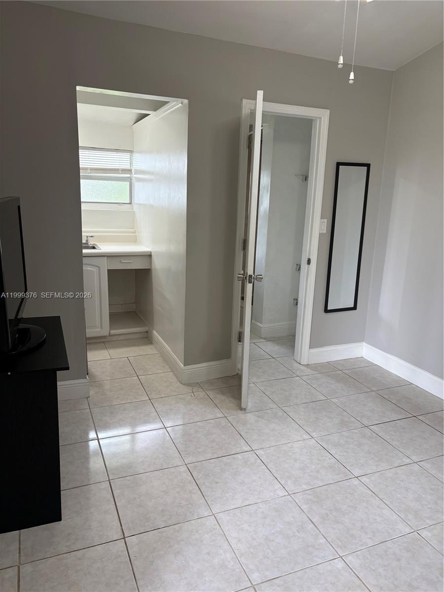 LAUDERDALE GOLF ESTATES - Residential