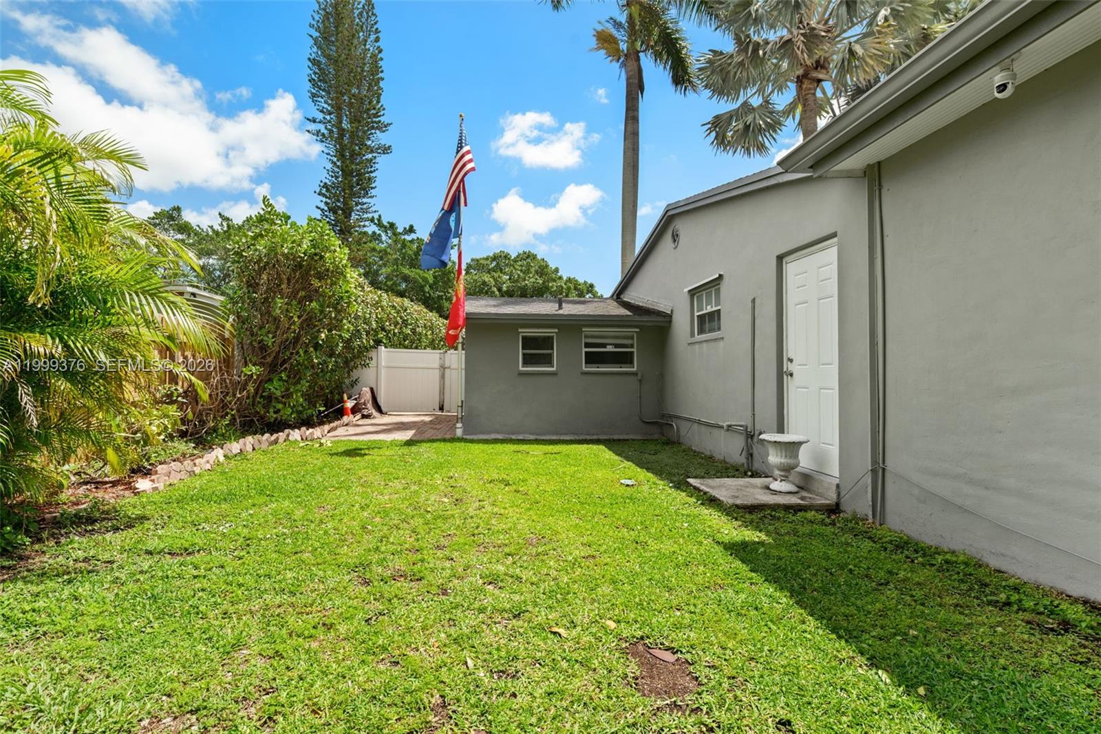 LAUDERDALE GOLF ESTATES - Residential