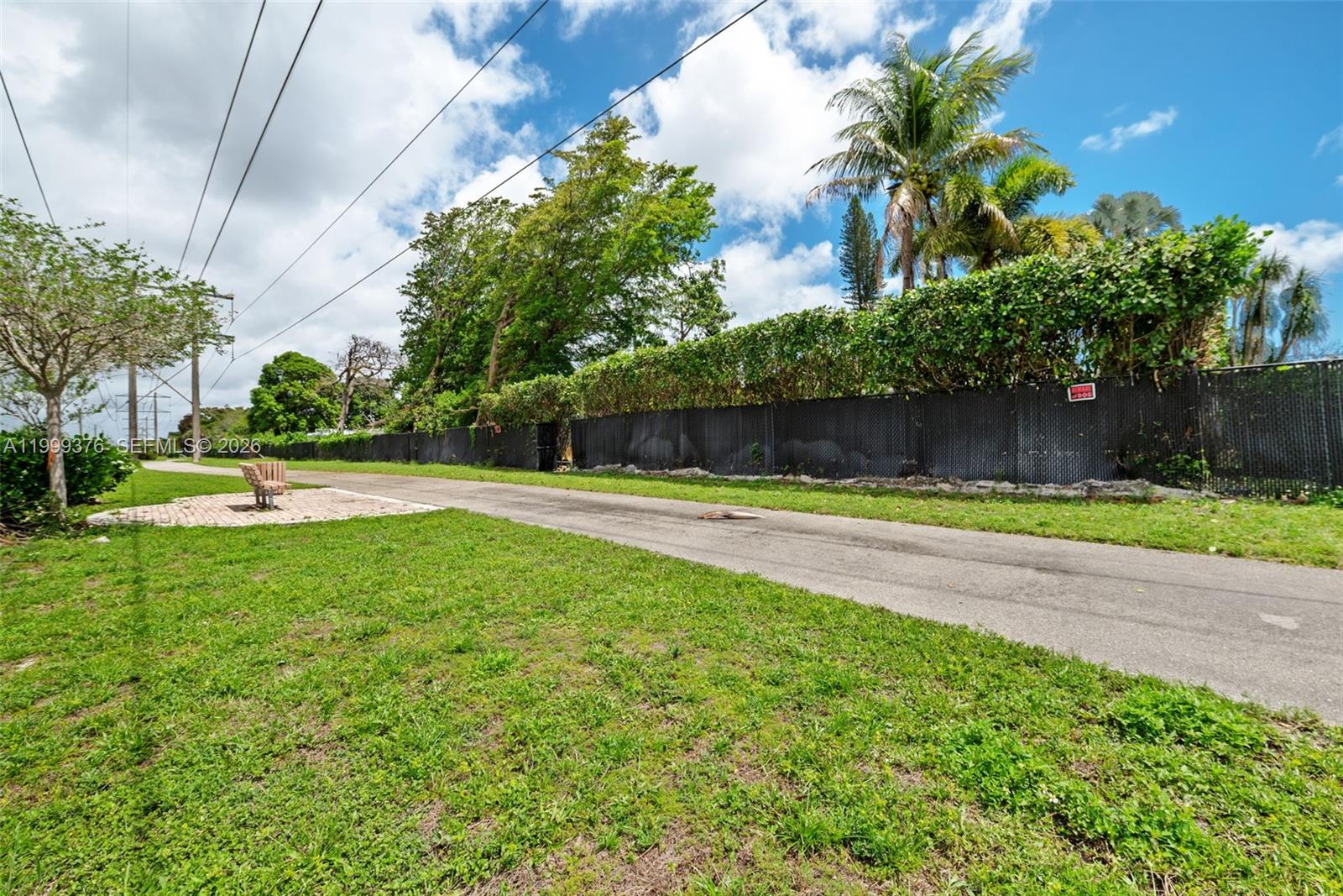 LAUDERDALE GOLF ESTATES - Residential