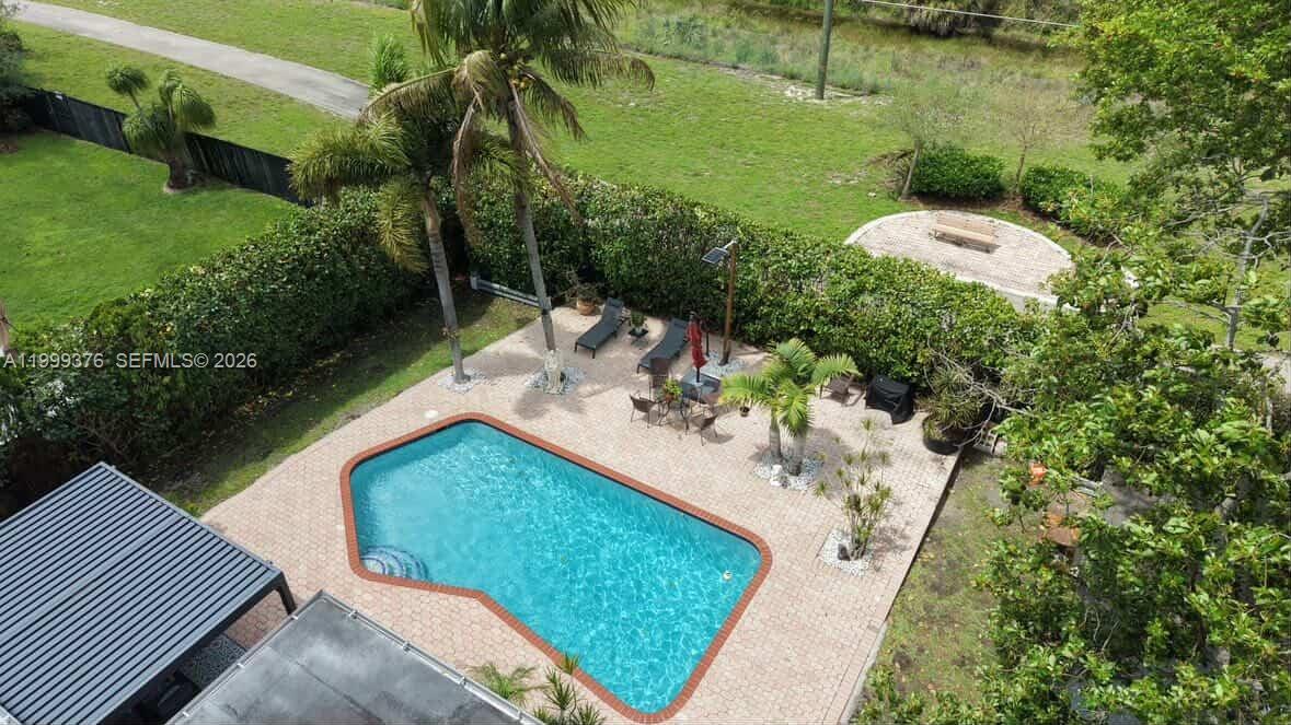 LAUDERDALE GOLF ESTATES - Residential