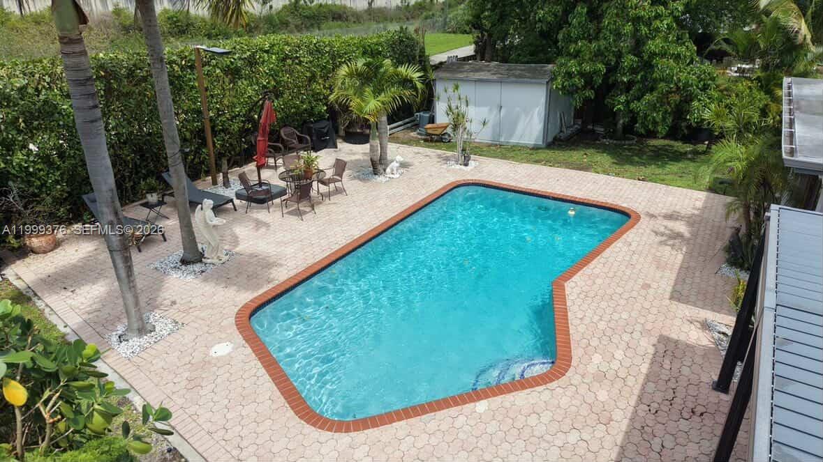 LAUDERDALE GOLF ESTATES - Residential