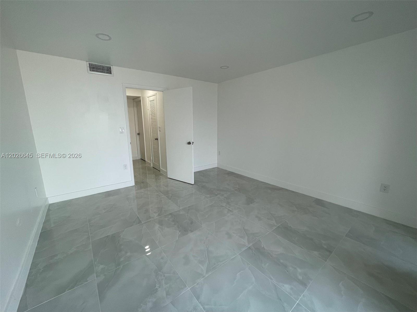BUCKLEY TOWERS CONDO - EA - Residential Lease