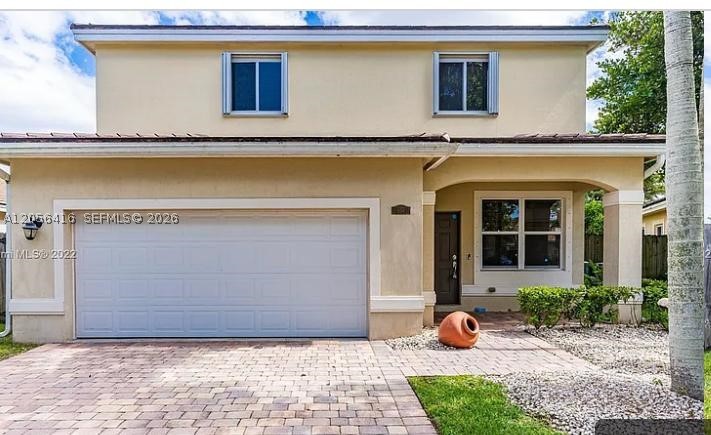 Beautifully furnished 4-bedroom, 2.5-bath home featuring high-end finishes throughout. The home offers a fully remodeled kitchen, a spacious living area with a pool table, and an exceptional backyard complete with outdoor furniture and décor—perfect for relaxing while enjoying breathtaking lakefront sunsets. Ideally located in the heart of Homestead. Move-in ready with immediate approval available.
 Seasonal rentals are also welcome.