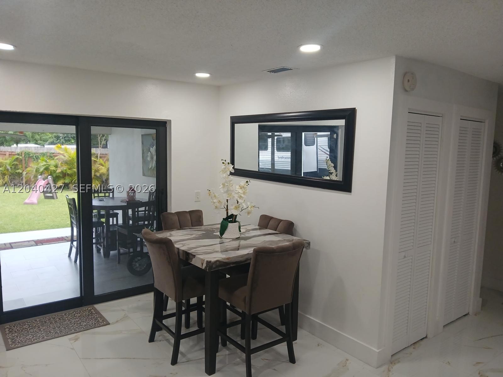 AVOCADO VILLAS - Residential