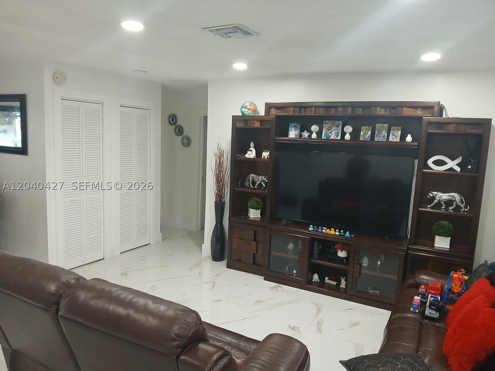 AVOCADO VILLAS - Residential