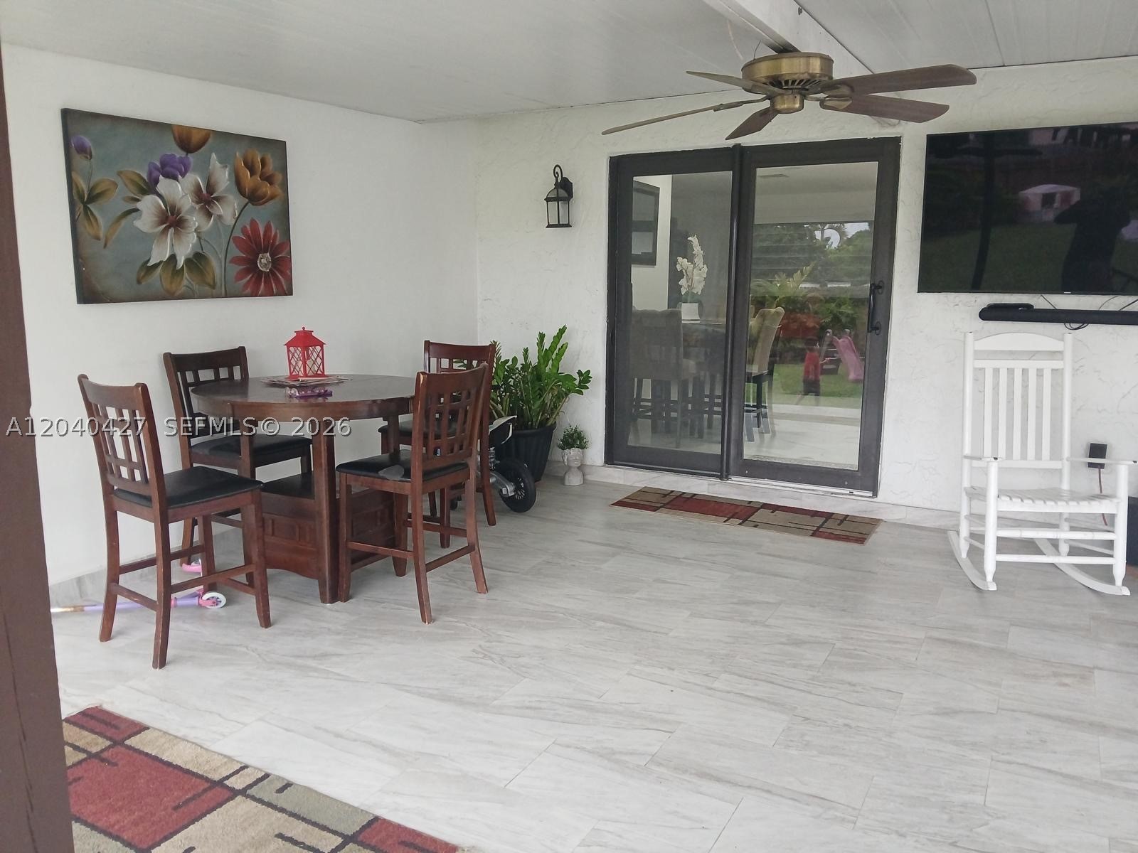 AVOCADO VILLAS - Residential