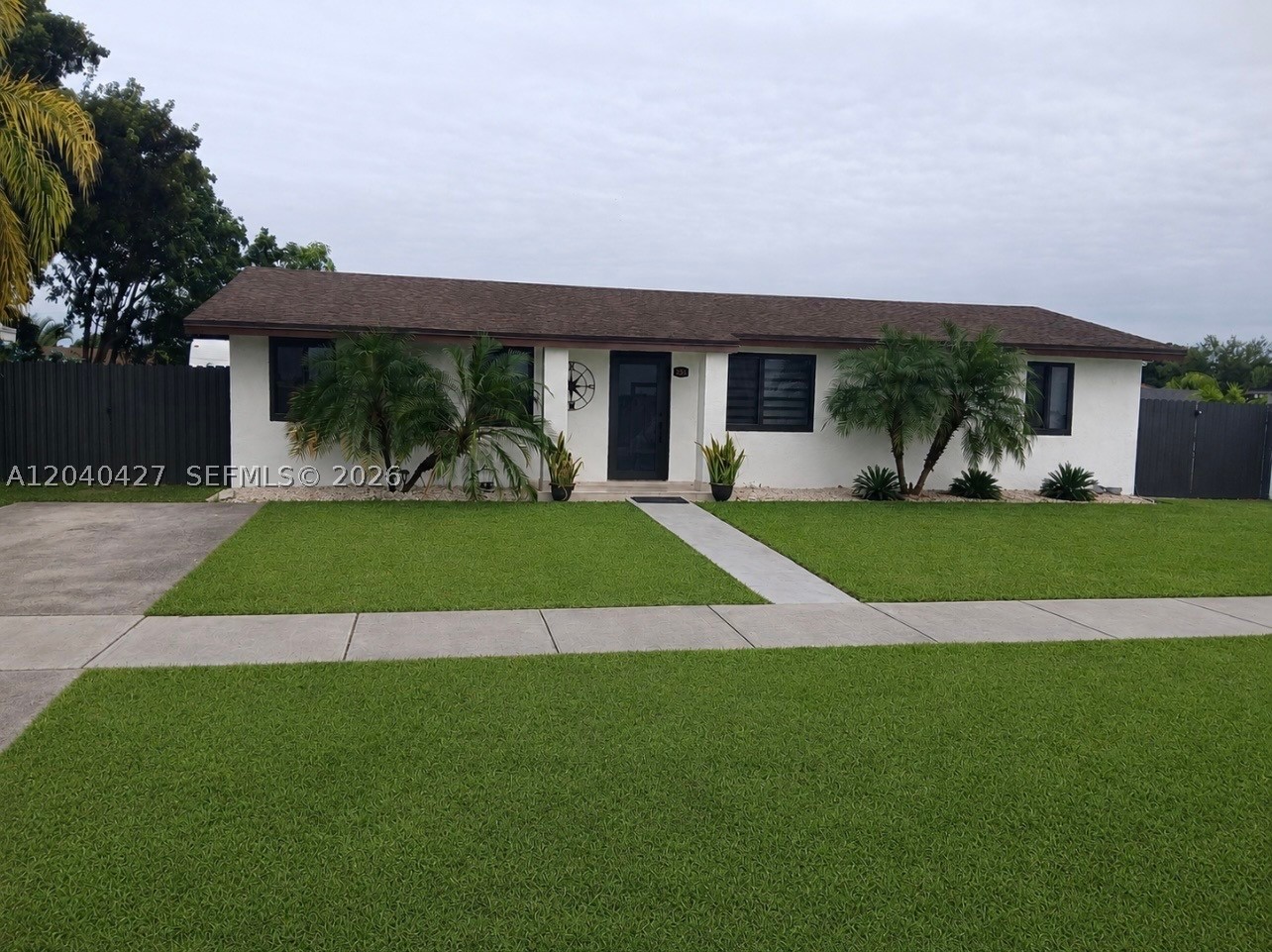 AVOCADO VILLAS - Residential