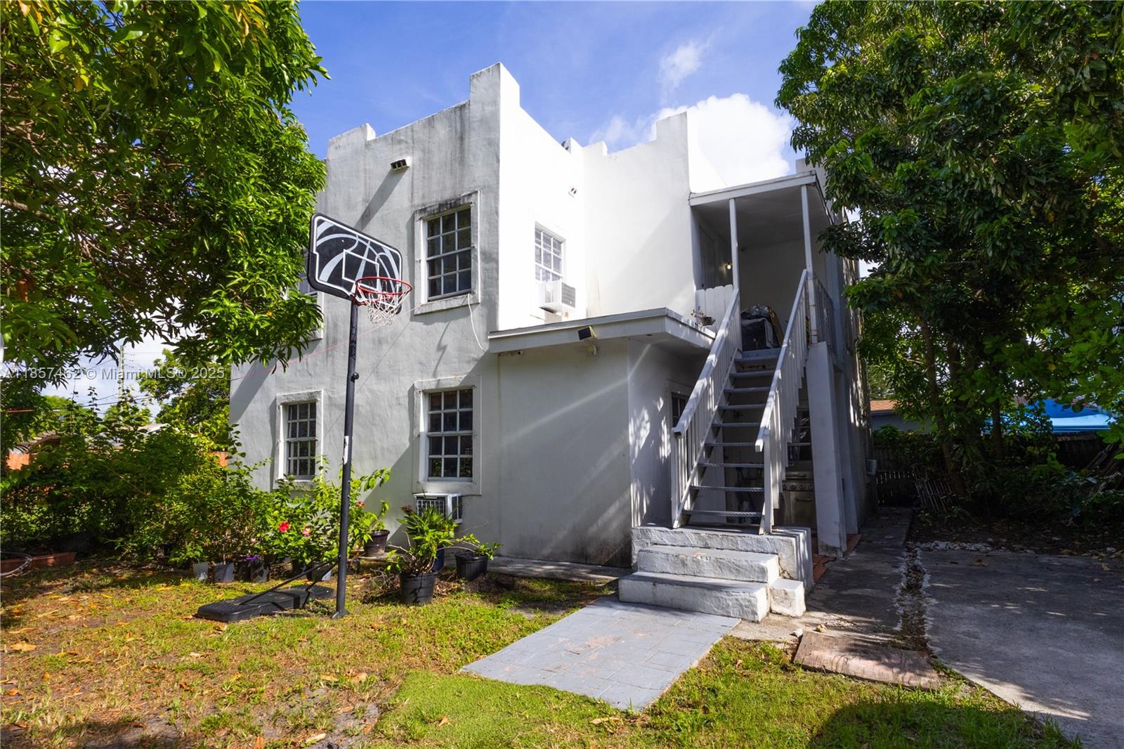 PALM GROVE - Residential Income