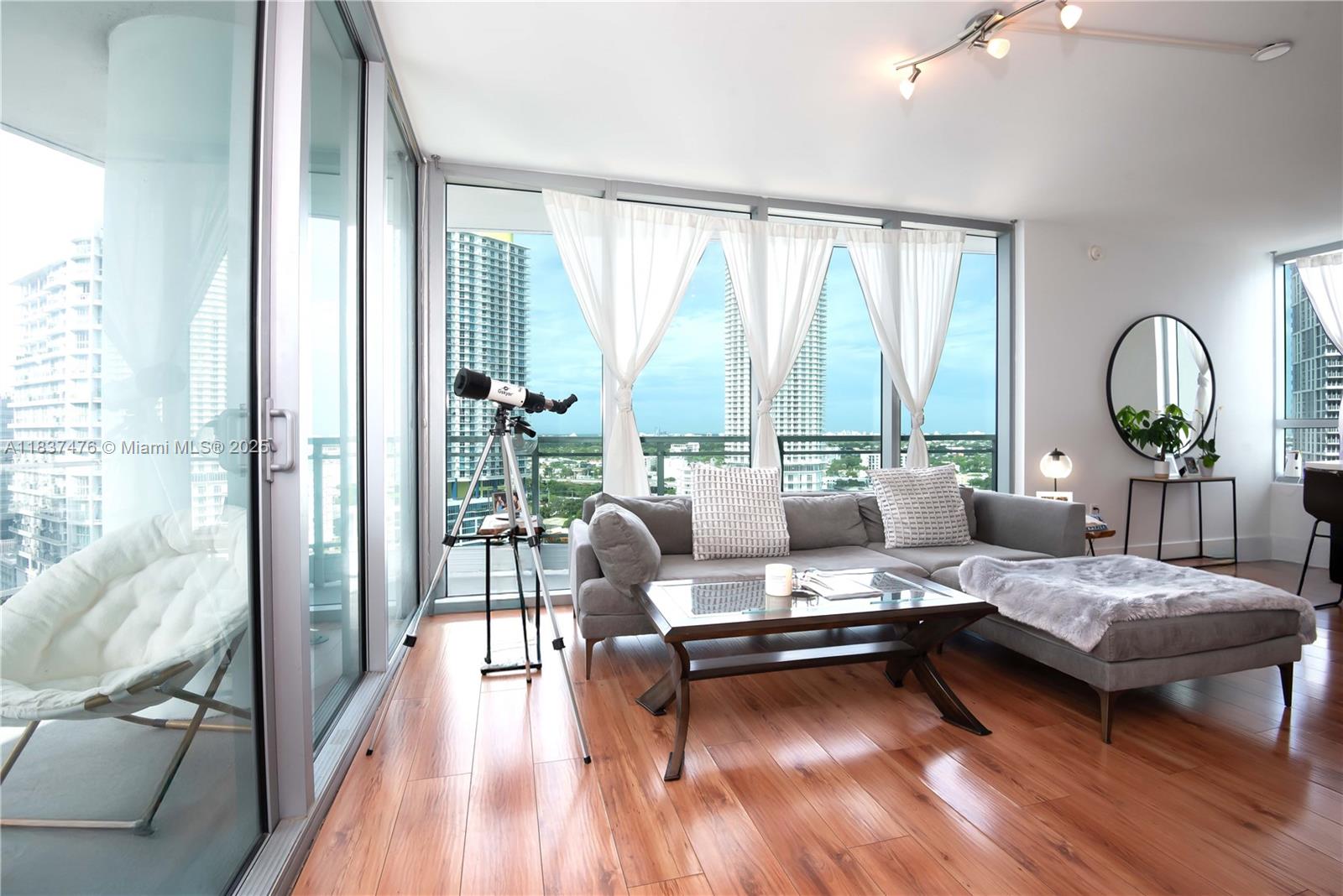 IVY CONDO - Residential